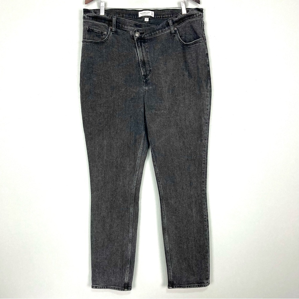 Abercrombie & Fitch Curve Love 90’s Slim Straight Jeans Women’s Sz 18 Crossover